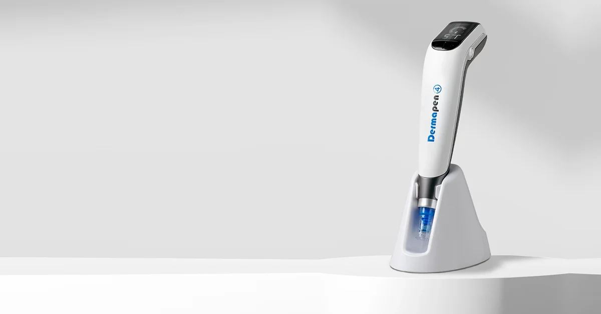 Устройство Dermapen 4 върху стойка за професионален микронидлинг